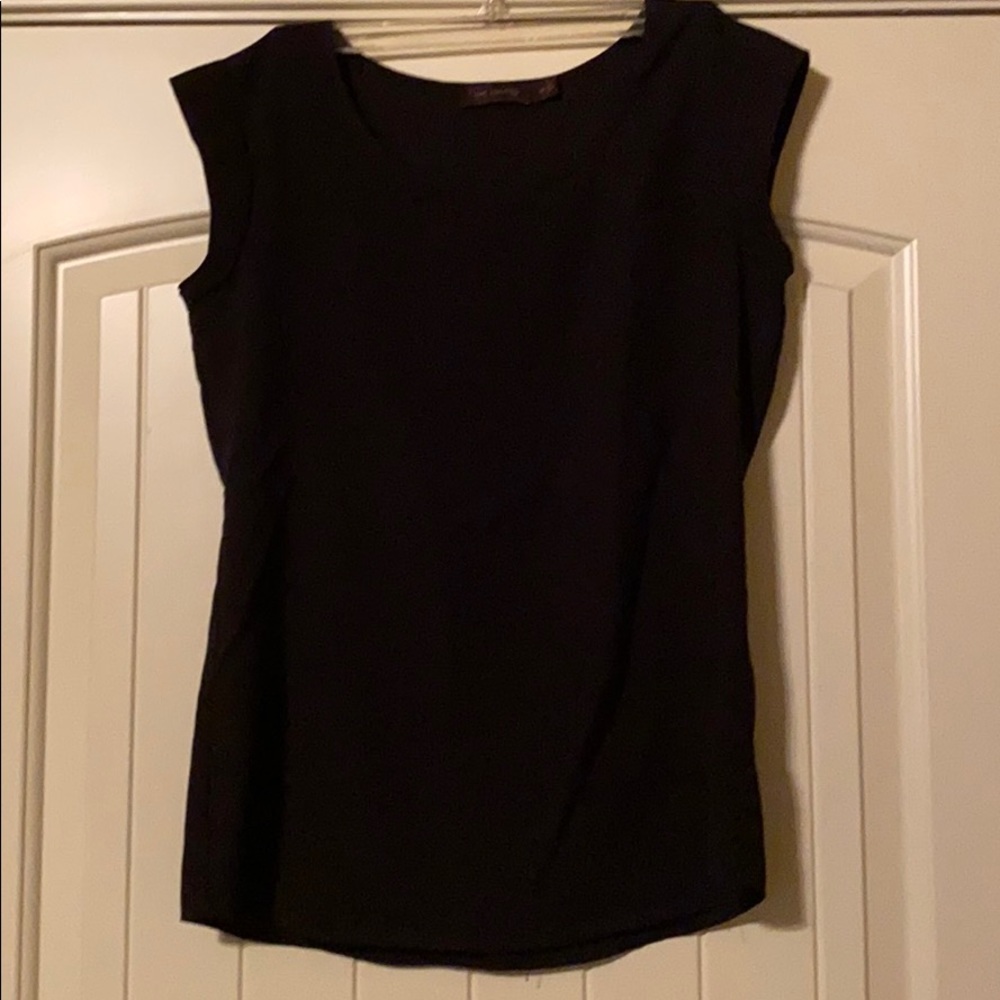 Cap sleeve black top